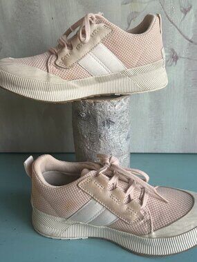 Sorel Women's Out N About III Low Waterproof Sneaker  Size 8 in Nova Sand/Chalk